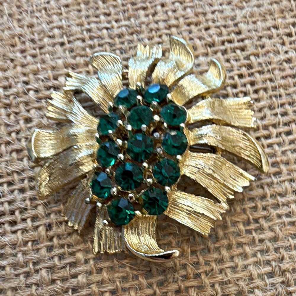 Gold Tone Flower Brooch Pin Green Crystal Rhinestone Cluster Yellow Gold Plated